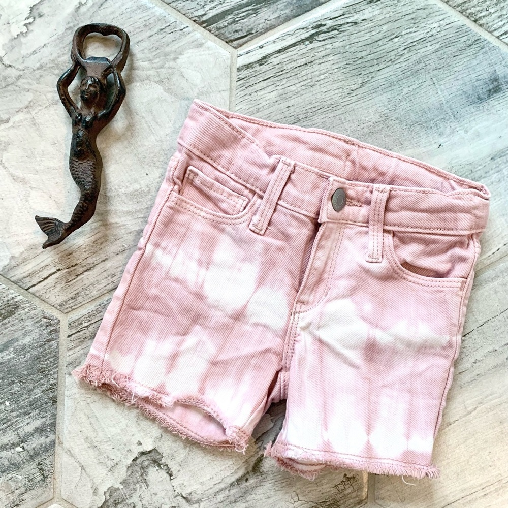 Old Navy 3T girls boho pink tie dye distressed jean shorts. Adorable like NEW!